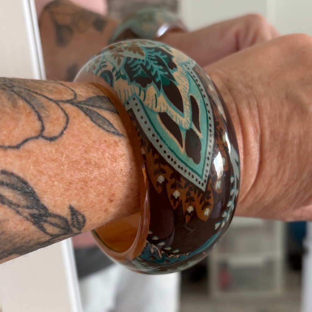 Elegant Brown and Teal Patterned Resin Bangle